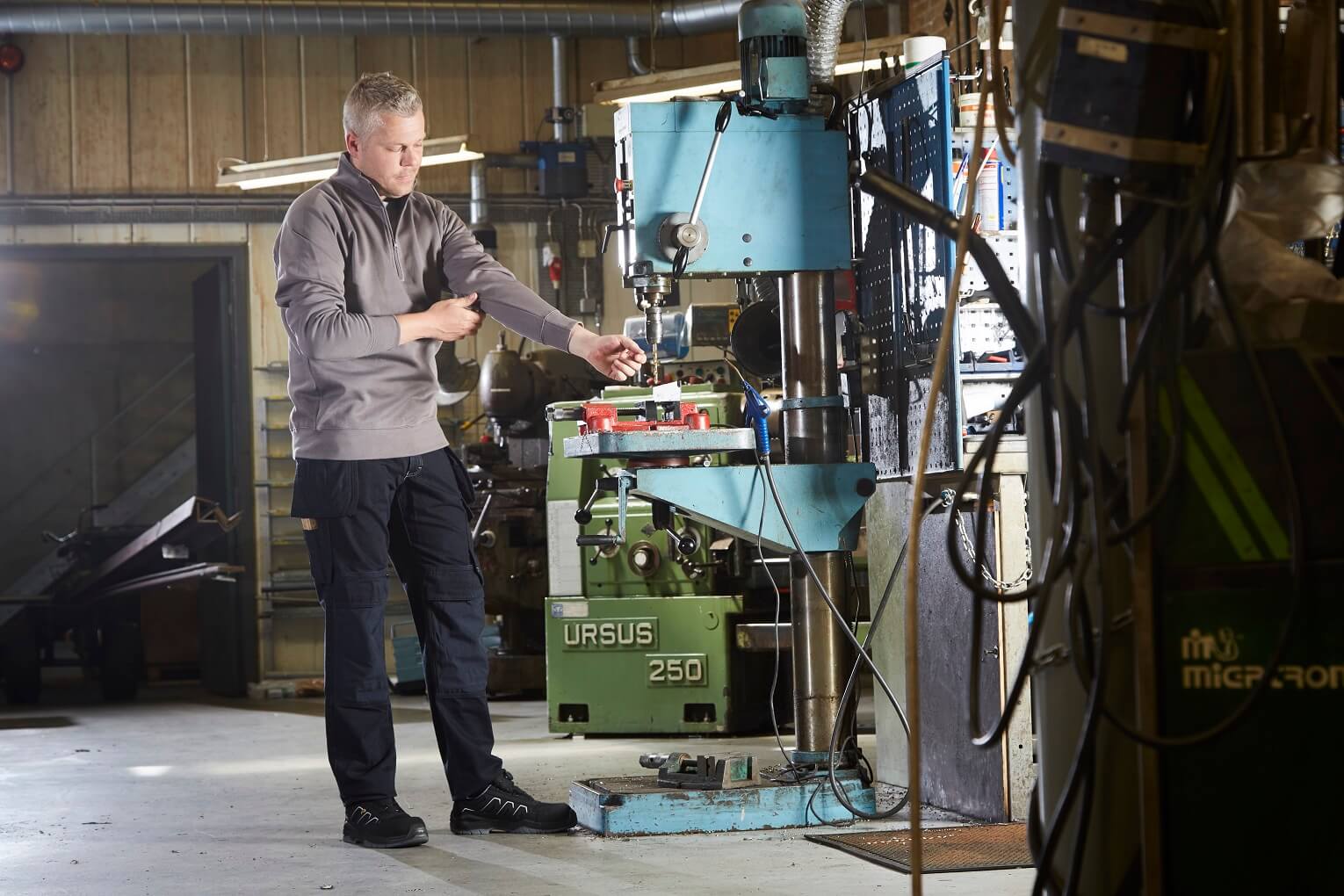 Workshop - Jeans with holster pockets - Man